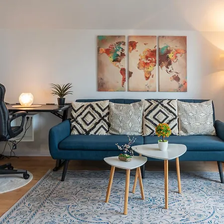 Charming With Parking - 5min To The Burgasz