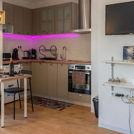 Apartman Charming With Parking - 5min To The Burgasz