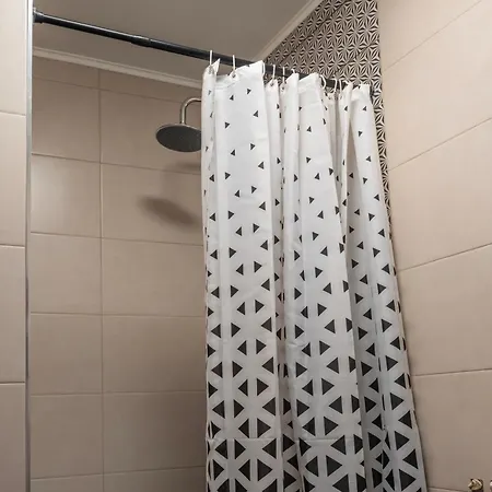 Apartman Charming With Parking - 5min To The *