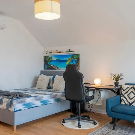 Charming With Parking - 5min To The Apartman *