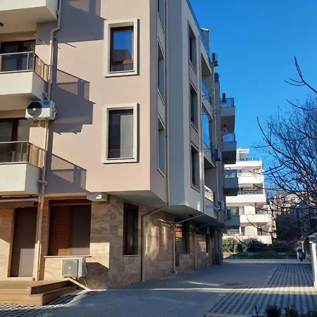 Apartman Charming With Parking - 5min To The *