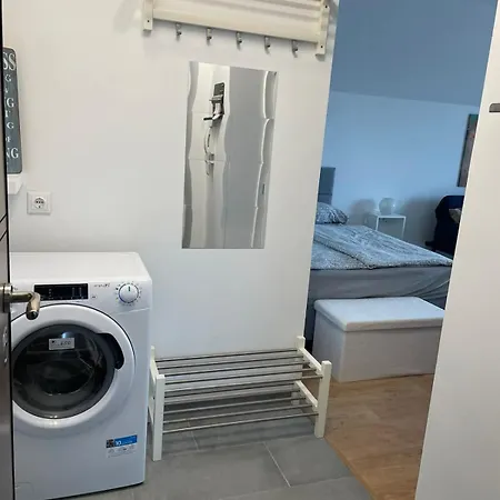 Charming With Parking - 5min To The Apartman