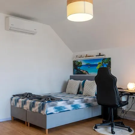 Charming With Parking - 5min To The Apartman Burgasz